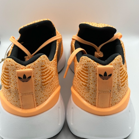 Athletic_Shoes